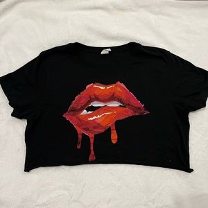 Black cropped Windsor t-shirt